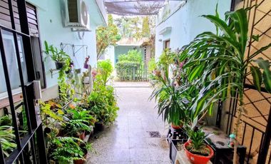 VENTA CASA 4 AMBIENTES COCHERA PATIO PARRILA