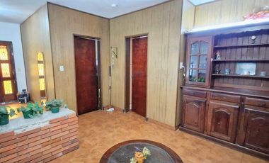 VENTA CASA 4 AMBIENTES COCHERA PATIO PARRILA