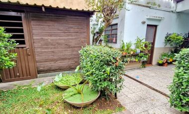 VENTA CASA 4 AMBIENTES COCHERA PATIO PARRILA