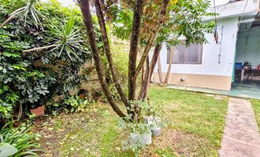 VENTA CASA 4 AMBIENTES COCHERA PATIO PARRILA