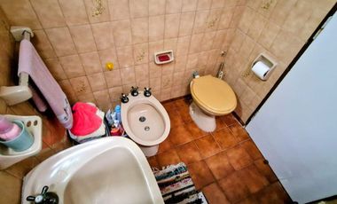 VENTA CASA 4 AMBIENTES COCHERA PATIO PARRILA