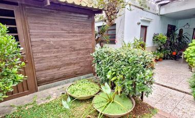 VENTA CASA 4 AMBIENTES COCHERA PATIO PARRILA