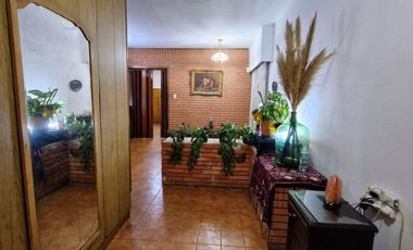 VENTA CASA 4 AMBIENTES COCHERA PATIO PARRILA
