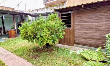 VENTA CASA 4 AMBIENTES COCHERA PATIO PARRILA