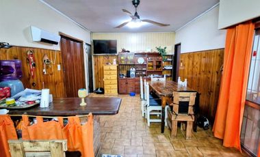 VENTA CASA 4 AMBIENTES COCHERA PATIO PARRILA