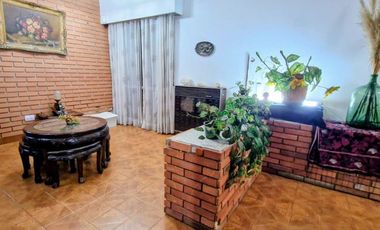 VENTA CASA 4 AMBIENTES COCHERA PATIO PARRILA