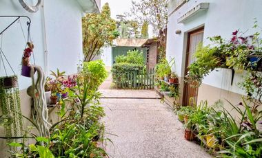 VENTA CASA 4 AMBIENTES COCHERA PATIO PARRILA