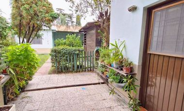 VENTA CASA 4 AMBIENTES COCHERA PATIO PARRILA