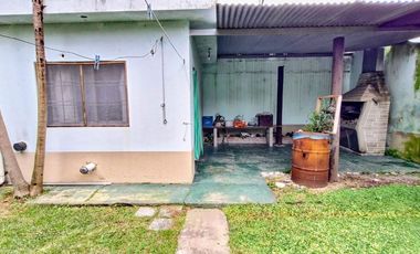 VENTA CASA 4 AMBIENTES COCHERA PATIO PARRILA