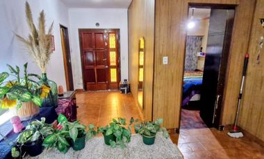 VENTA CASA 4 AMBIENTES COCHERA PATIO PARRILA