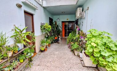 VENTA CASA 4 AMBIENTES COCHERA PATIO PARRILA