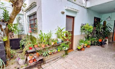 VENTA CASA 4 AMBIENTES COCHERA PATIO PARRILA