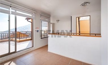 Casa Ciudad de los valles 234 mts útiles 4D +4B