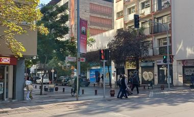 Huérfanos. Centro histórico Santiago. Conversable.