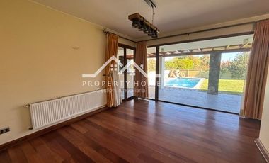ARRIENDO CASA 4 DORM (2 SUITE) + ESCR + SERVICIO PIEDRA ROJA