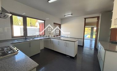 ARRIENDO CASA 4 DORM (2 SUITE) + ESCR + SERVICIO PIEDRA ROJA