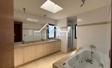 ARRIENDO CASA 4 DORM (2 SUITE) + ESCR + SERVICIO PIEDRA ROJA