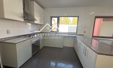 ARRIENDO CASA 4 DORM (2 SUITE) + ESCR + SERVICIO PIEDRA ROJA