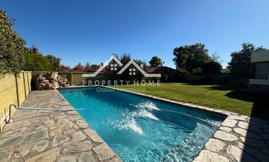 ARRIENDO CASA 4 DORM (2 SUITE) + ESCR + SERVICIO PIEDRA ROJA