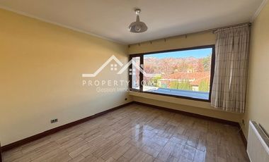 ARRIENDO CASA 4 DORM (2 SUITE) + ESCR + SERVICIO PIEDRA ROJA