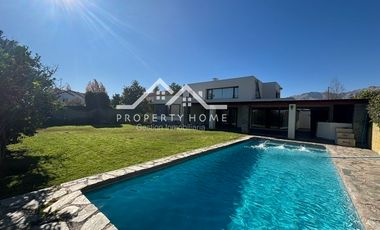 ARRIENDO CASA 4 DORM (2 SUITE) + ESCR + SERVICIO PIEDRA ROJA