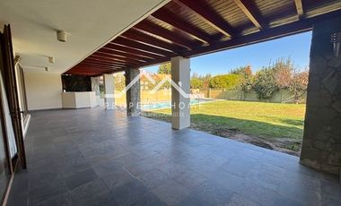 ARRIENDO CASA 4 DORM (2 SUITE) + ESCR + SERVICIO PIEDRA ROJA
