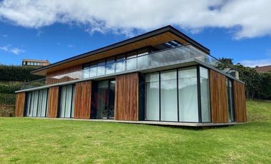 ARRIENDO ESPECTACULAR CASA GALARDONADA EN CASA DE CAMPO, LA CALERA