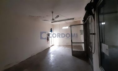 Alquiler Local en Lanús Oeste Ideal Pequeño Deposito o Comercio de barrio.