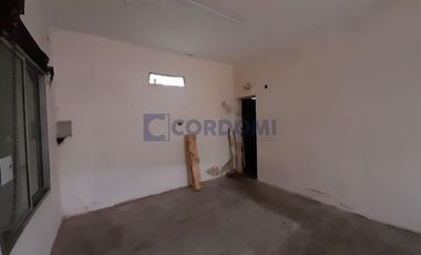 Alquiler Local en Lanús Oeste Ideal Pequeño Deposito o Comercio de barrio.