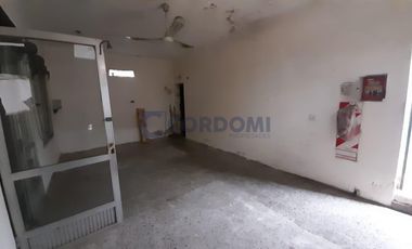 Alquiler Local en Lanús Oeste Ideal Pequeño Deposito o Comercio de barrio.