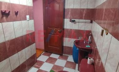 Casa De 3 Pisos En Venta En Sjl – Ideal Para Vivienda + Negocio