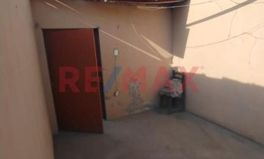 Casa De 3 Pisos En Venta En Sjl – Ideal Para Vivienda + Negocio