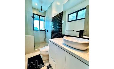 Apartamento totalmente remodelado frente a la bahía