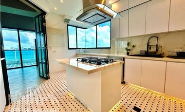 Apartamento totalmente remodelado frente a la bahía