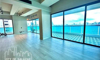 Apartamento totalmente remodelado frente a la bahía