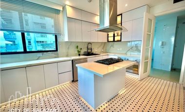 Apartamento totalmente remodelado frente a la bahía