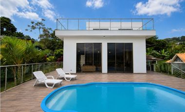 VENTA Exclusiva Casa Campestre con Piscina y Terraza VIP
