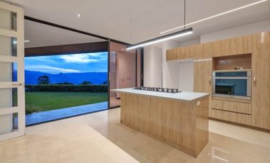 Casa en Arriendo en Loma del Escobero