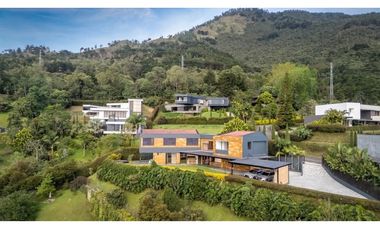 Casa en Arriendo en Loma del Escobero