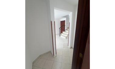 SE ARRIENDA HERMOSO APTO DUPLEX EN ANTONIA SANTOS .