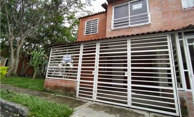 CASA EN ALQUILER EN EXCELENTE SECTOR DE CAÑA REAL EN PALMIRA