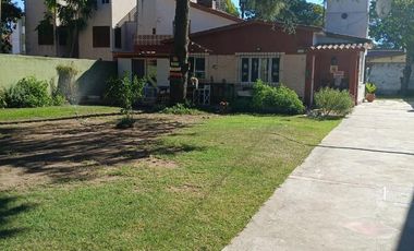 Casa en lote de 600m2 todos los servicios.