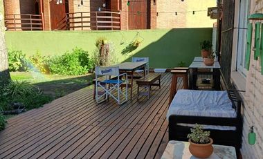 Casa en lote de 600m2 todos los servicios.