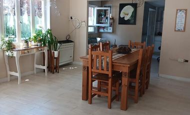 Casa en lote de 600m2 todos los servicios.