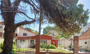 Casa en lote de 600m2 todos los servicios.