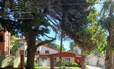 Casa en lote de 600m2 todos los servicios.