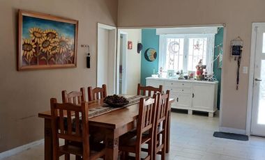 Casa en lote de 600m2 todos los servicios.
