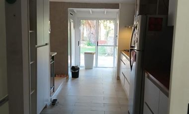 Casa en lote de 600m2 todos los servicios.