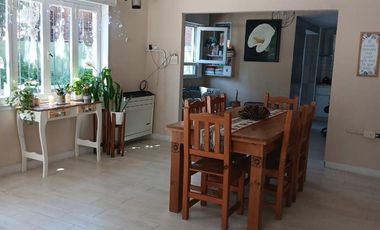 Casa en lote de 600m2 todos los servicios.