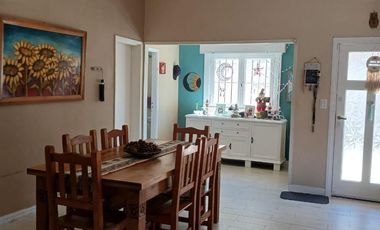 Casa en lote de 600m2 todos los servicios.